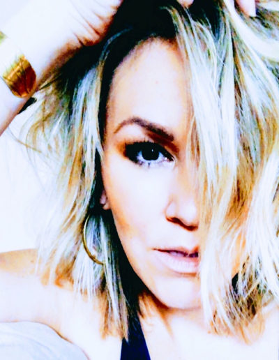 <div style="font-size:0.75em;color:#9c9837">Featured Entertainment</div>Kelley Sinclair